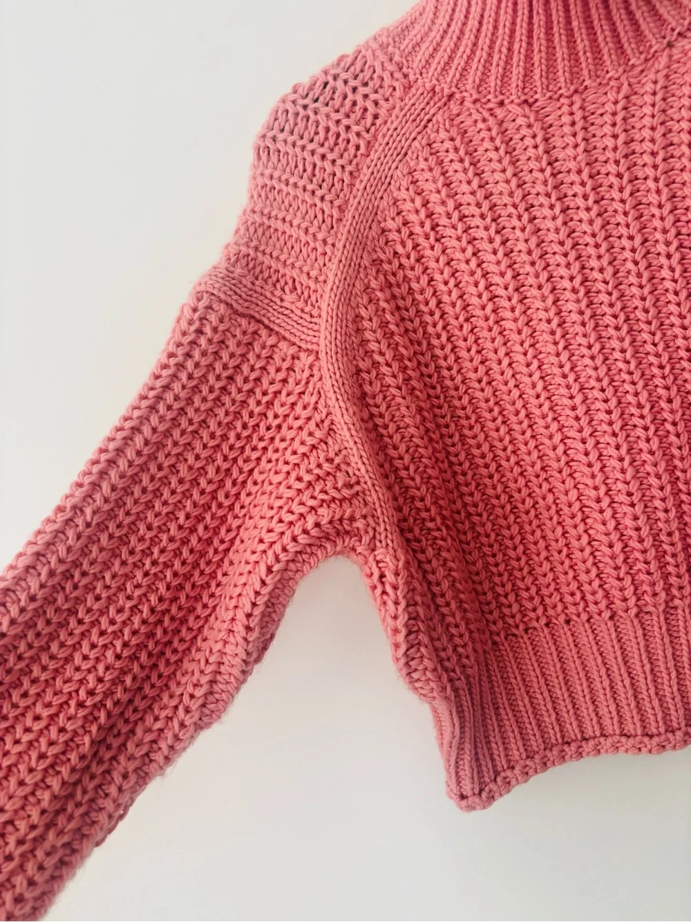 H&M wool/alpaca blend RIBBED TURTLENECK SWEATER dusty rose size XS (measurments)